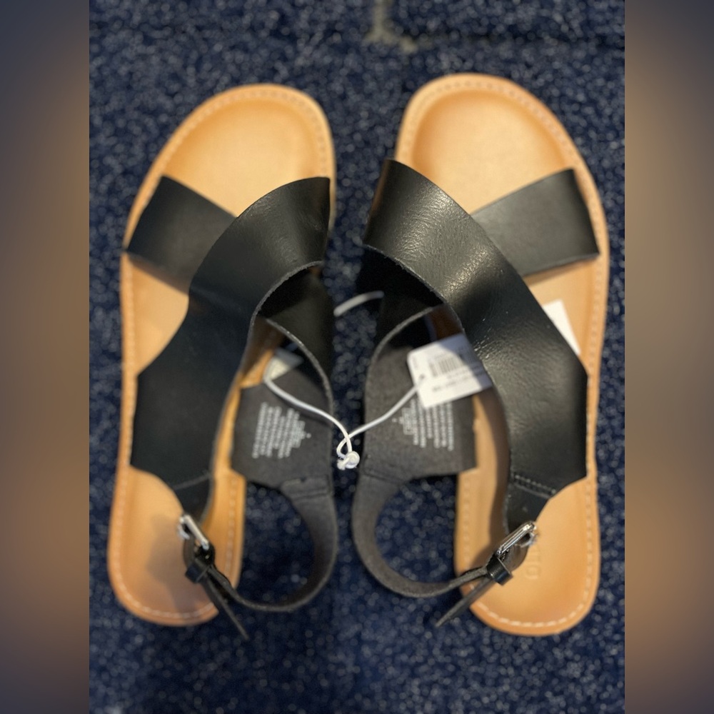 Old Navy sandals size 7 NWT